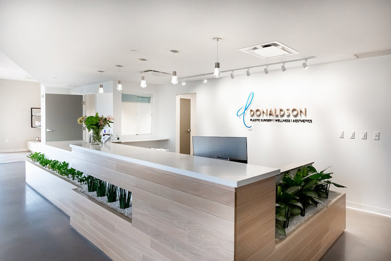 醫(yī)美機(jī)構(gòu)形象墻